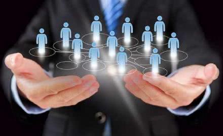 勞務(wù)派遣出了工傷誰(shuí)負(fù)責(zé)？